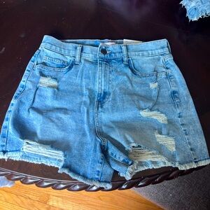 Size 11. Boyfriend mid rise jeans shorts. New with tags brand So from Kohl’s.